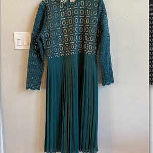 Green Lacy Formal Light Dress